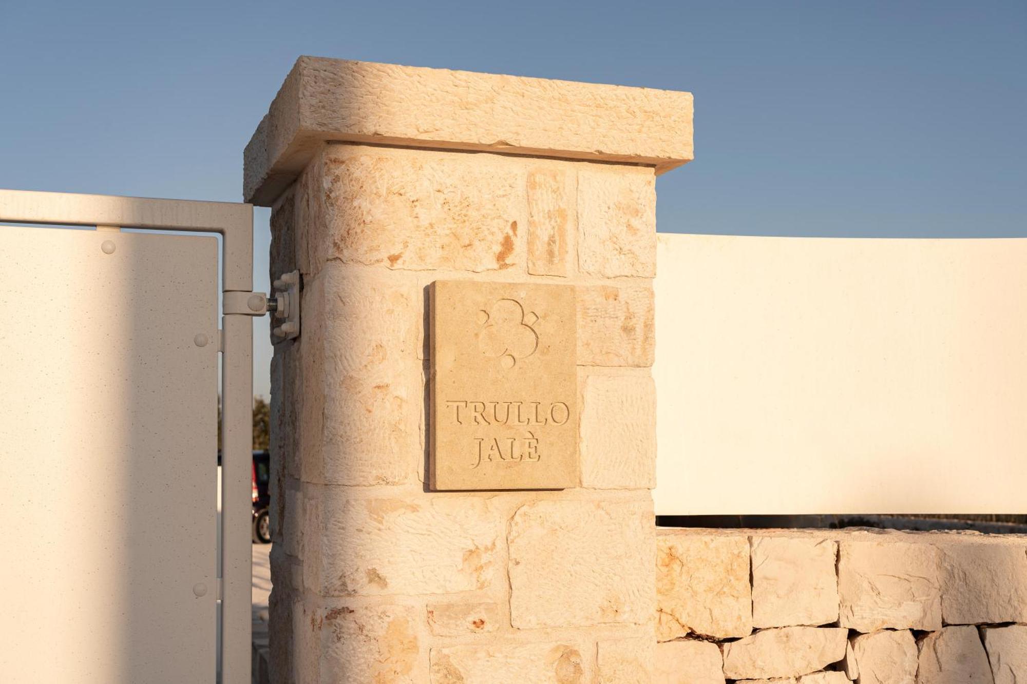 Trullo Jale - Boutique Apartments Ostuni Dış mekan fotoğraf